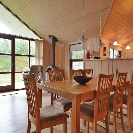 Three-bedroom Holiday In 度假居